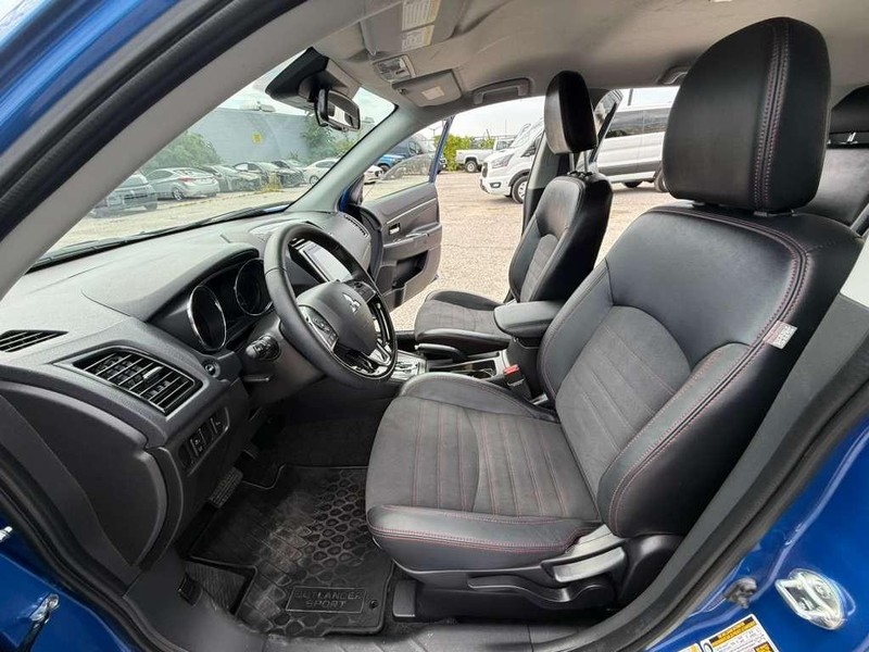 Mitsubishi Outlander Sport Vehicle Full-screen Gallery Image 23