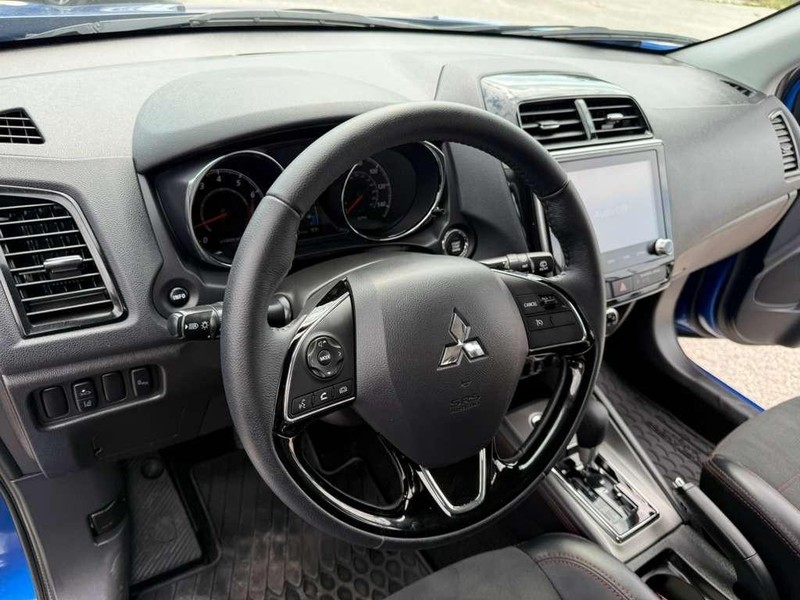 Mitsubishi Outlander Sport Vehicle Full-screen Gallery Image 24