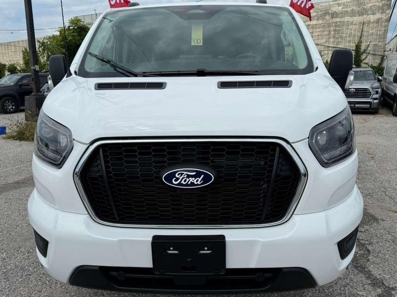 Ford Transit Passenger Wagon Vehicle Full-screen Gallery Image 2
