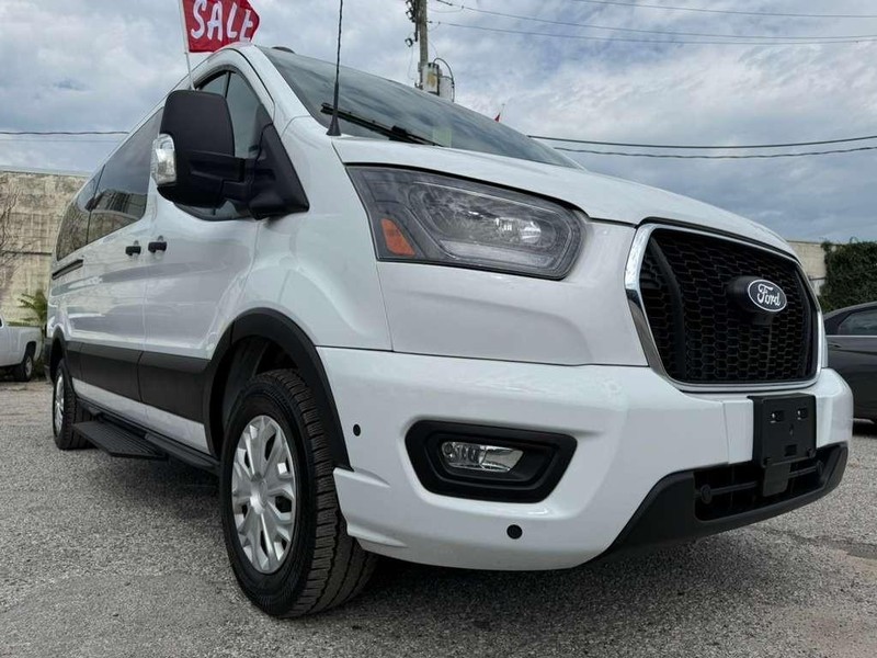 Ford Transit Passenger Wagon Vehicle Full-screen Gallery Image 4