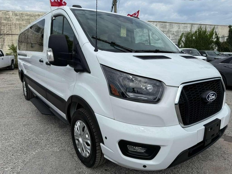 Ford Transit Passenger Wagon Vehicle Full-screen Gallery Image 6