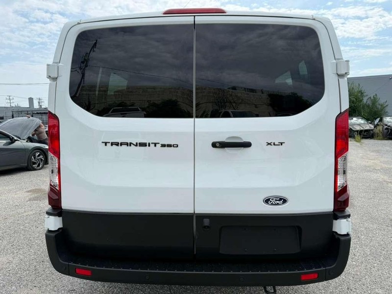 Ford Transit Passenger Wagon Vehicle Full-screen Gallery Image 7