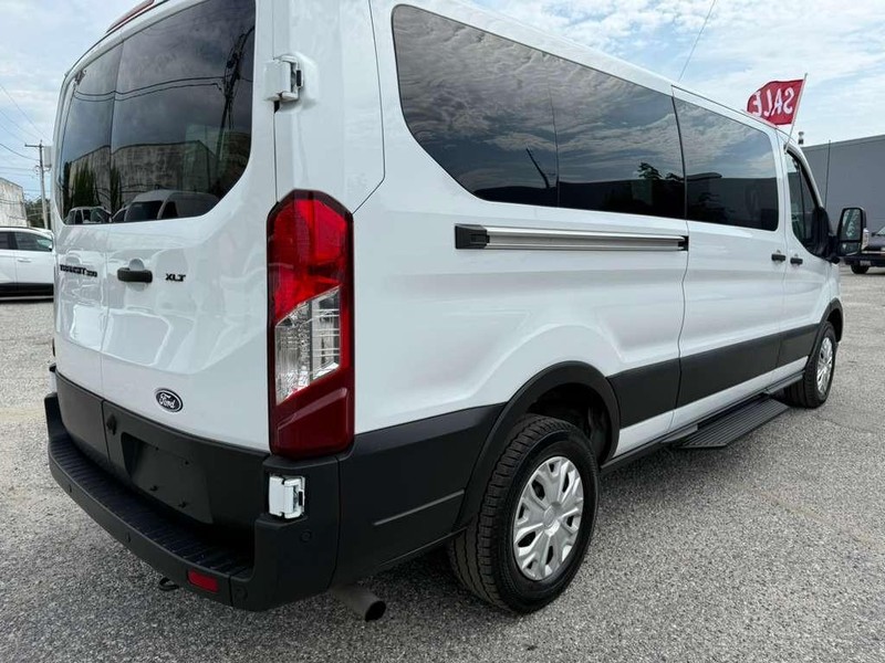 Ford Transit Passenger Wagon Vehicle Full-screen Gallery Image 8
