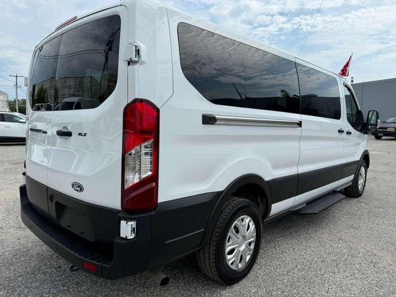 Ford Transit Passenger Wagon Vehicle Full-screen Gallery Image 9