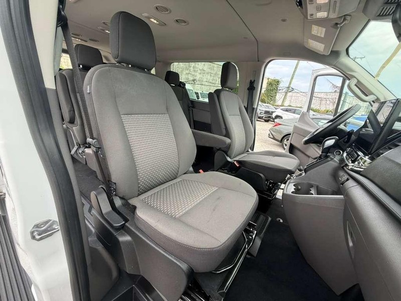Ford Transit Passenger Wagon Vehicle Full-screen Gallery Image 11