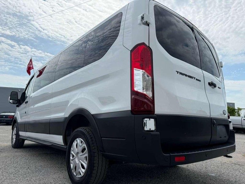 Ford Transit Passenger Wagon Vehicle Full-screen Gallery Image 13