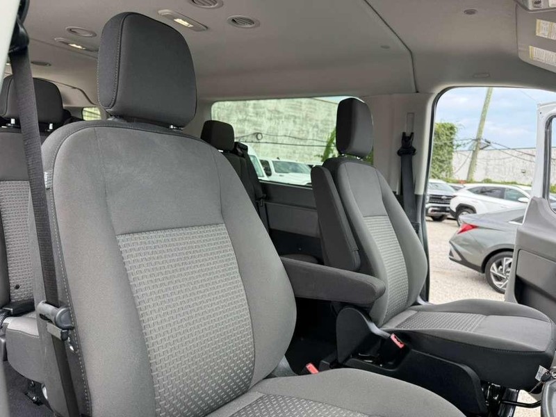 Ford Transit Passenger Wagon Vehicle Full-screen Gallery Image 16