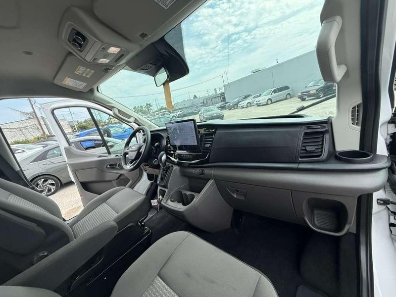 Ford Transit Passenger Wagon Vehicle Full-screen Gallery Image 17