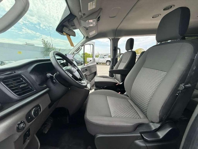 Ford Transit Passenger Wagon Vehicle Full-screen Gallery Image 18