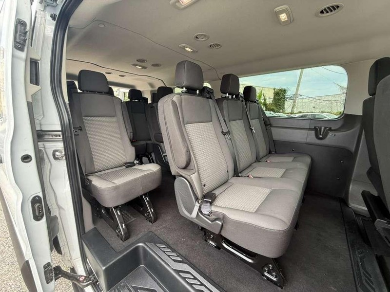 Ford Transit Passenger Wagon Vehicle Full-screen Gallery Image 19