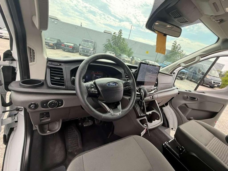 Ford Transit Passenger Wagon Vehicle Full-screen Gallery Image 22