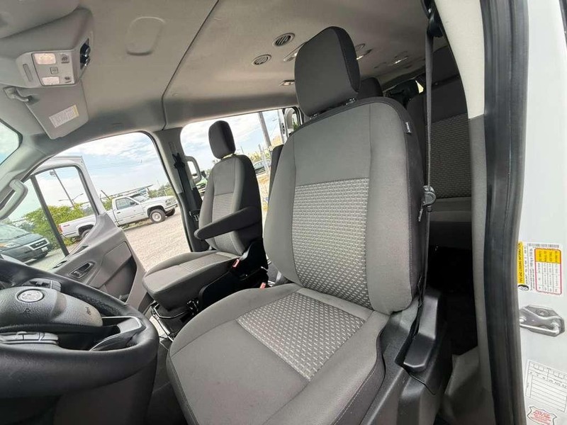 Ford Transit Passenger Wagon Vehicle Full-screen Gallery Image 23
