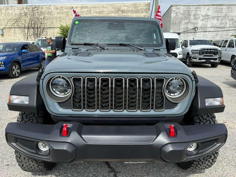 Jeep Wrangler Vehicle Full-screen Gallery Image 4