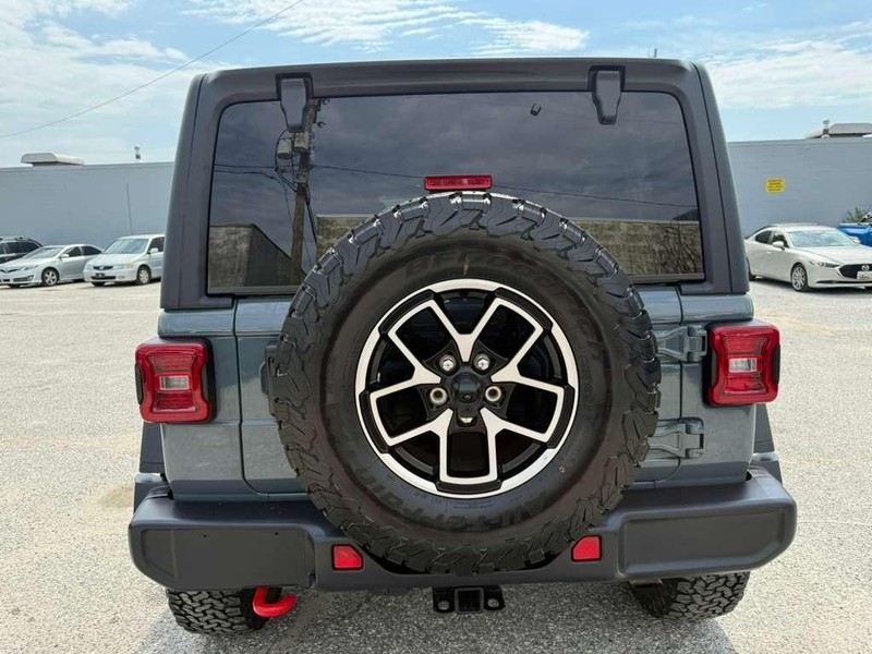 Jeep Wrangler Vehicle Full-screen Gallery Image 12