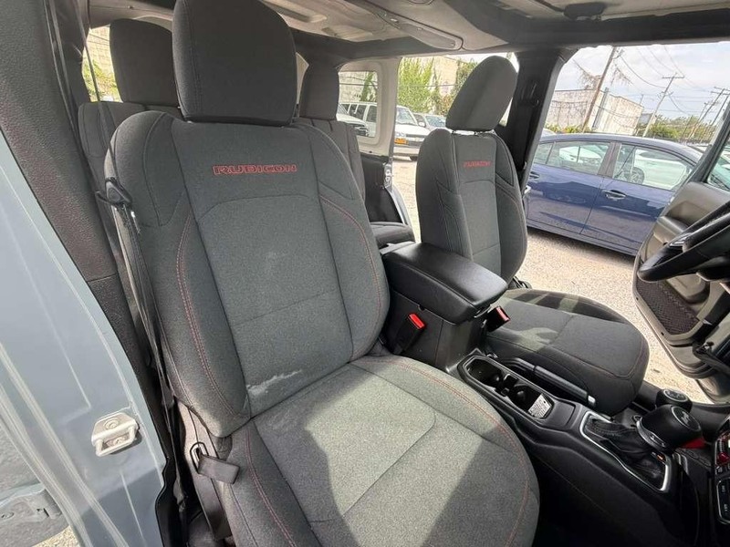 Jeep Wrangler Vehicle Full-screen Gallery Image 17