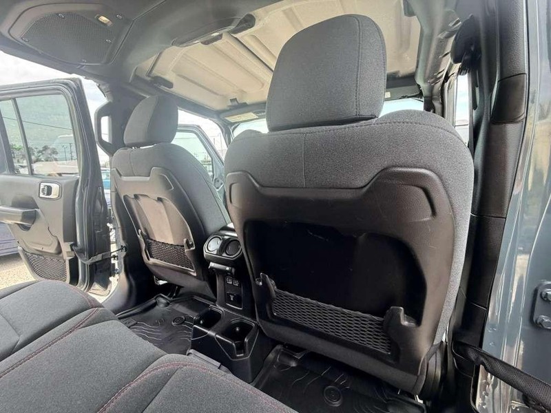 Jeep Wrangler Vehicle Full-screen Gallery Image 18