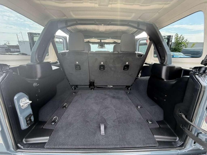 Jeep Wrangler Vehicle Full-screen Gallery Image 20