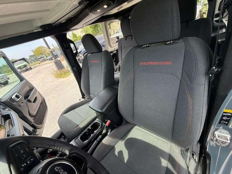Jeep Wrangler Vehicle Full-screen Gallery Image 21
