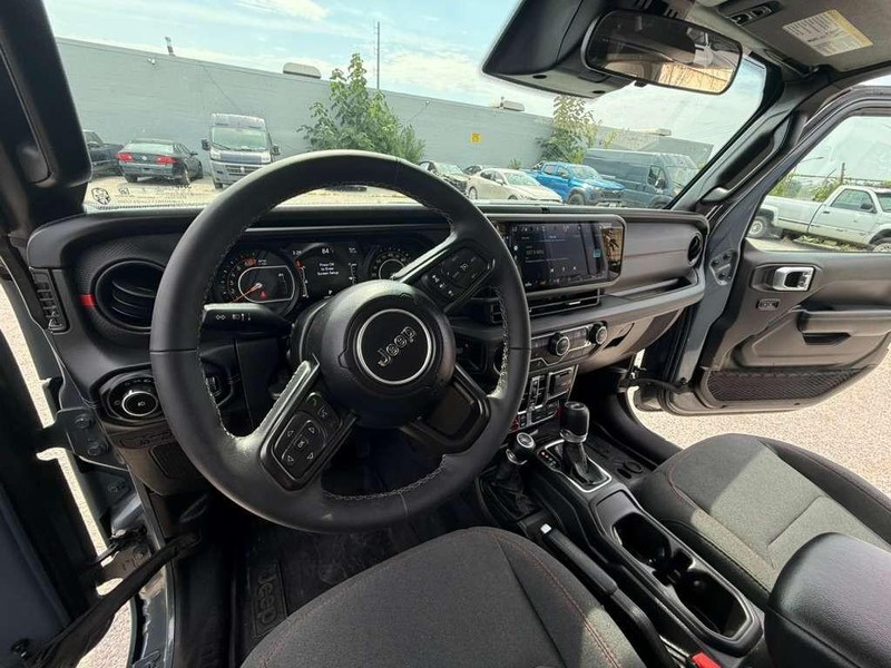 Jeep Wrangler Vehicle Full-screen Gallery Image 23