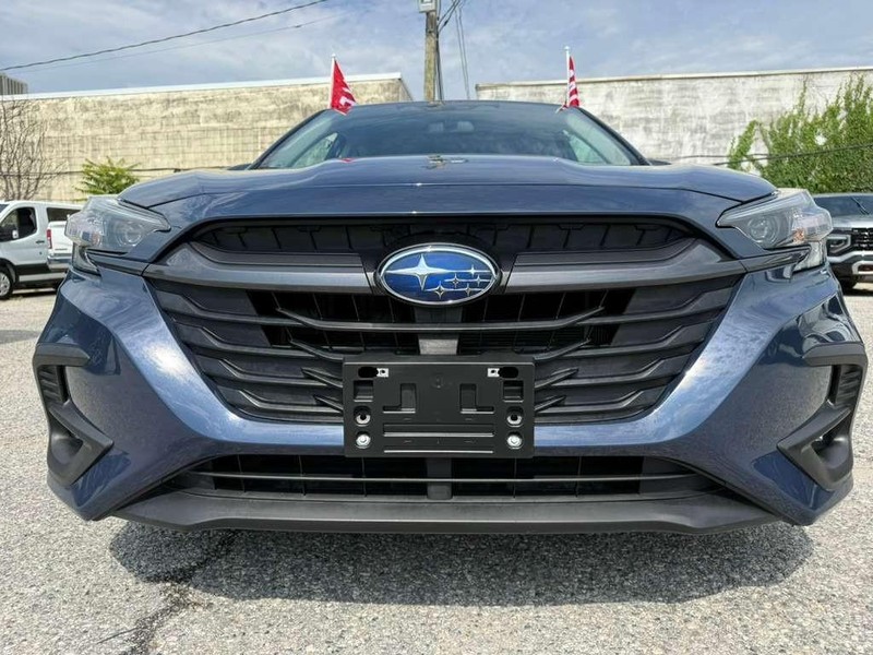 Subaru Legacy Vehicle Full-screen Gallery Image 5