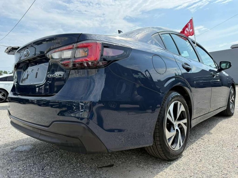 Subaru Legacy Vehicle Full-screen Gallery Image 7