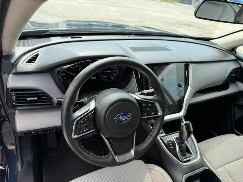 Subaru Legacy Vehicle Full-screen Gallery Image 13