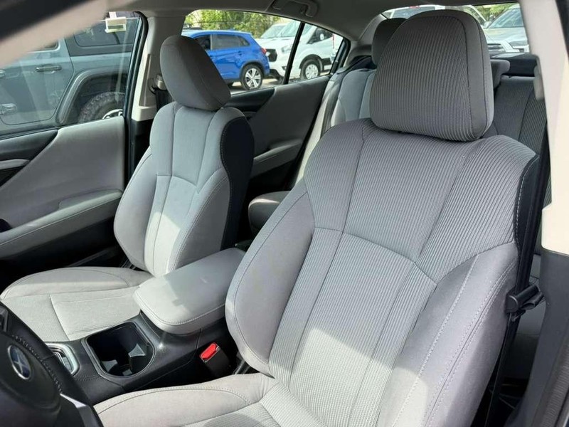 Subaru Legacy Vehicle Full-screen Gallery Image 15