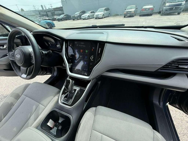Subaru Legacy Vehicle Full-screen Gallery Image 17