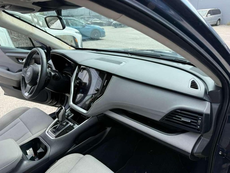 Subaru Legacy Vehicle Full-screen Gallery Image 19