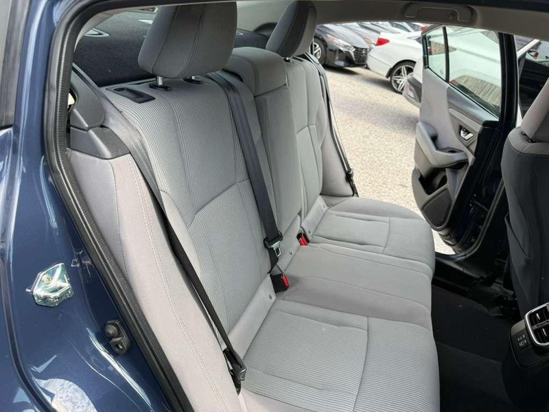 Subaru Legacy Vehicle Full-screen Gallery Image 22