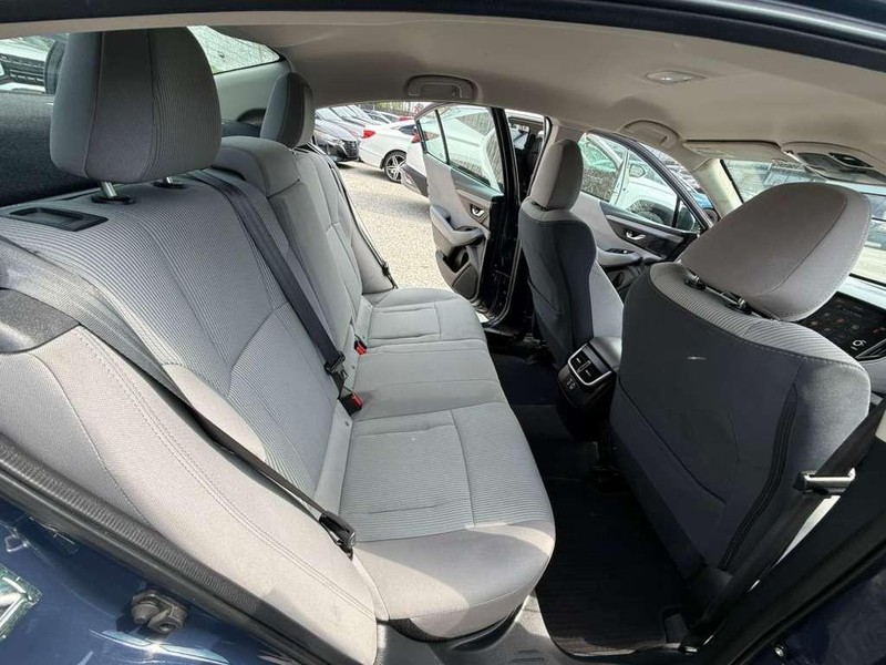 Subaru Legacy Vehicle Full-screen Gallery Image 23