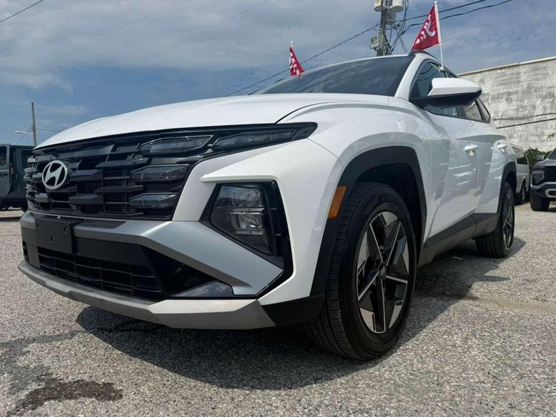 Hyundai Tucson Vehicle Full-screen Gallery Image 3