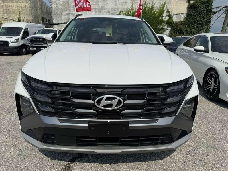 Hyundai Tucson Vehicle Full-screen Gallery Image 4