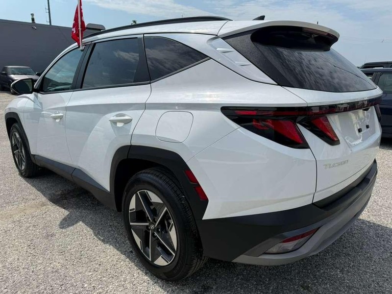 Hyundai Tucson Vehicle Full-screen Gallery Image 6