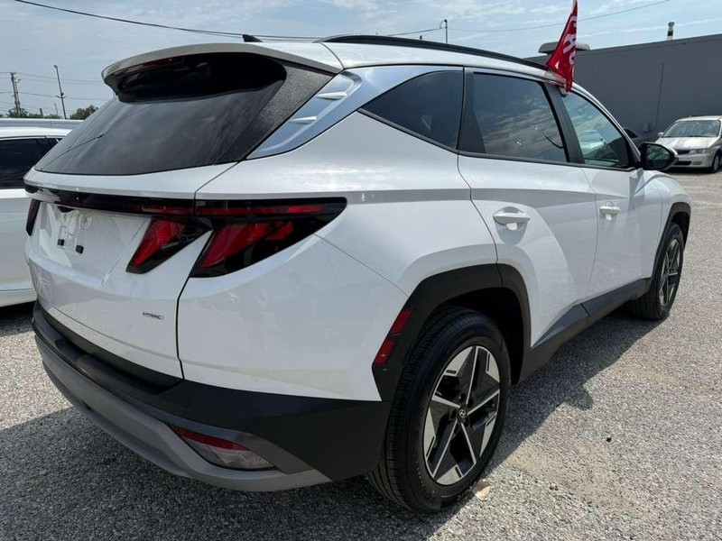 Hyundai Tucson Vehicle Full-screen Gallery Image 8