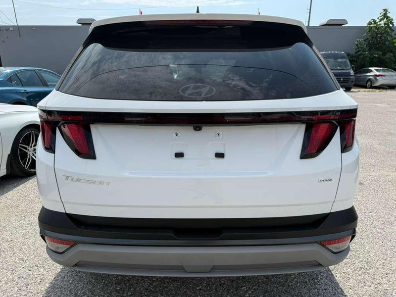 Hyundai Tucson Vehicle Full-screen Gallery Image 10
