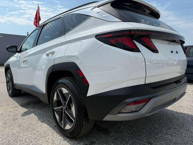 Hyundai Tucson Vehicle Full-screen Gallery Image 12
