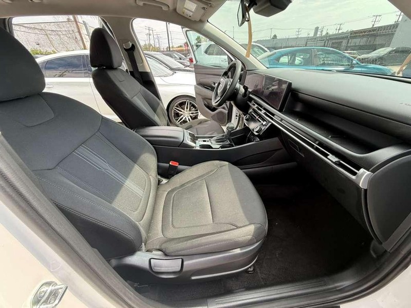 Hyundai Tucson Vehicle Full-screen Gallery Image 17