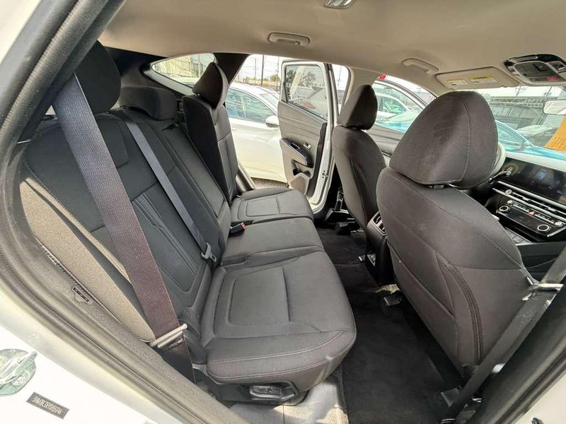 Hyundai Tucson Vehicle Full-screen Gallery Image 20