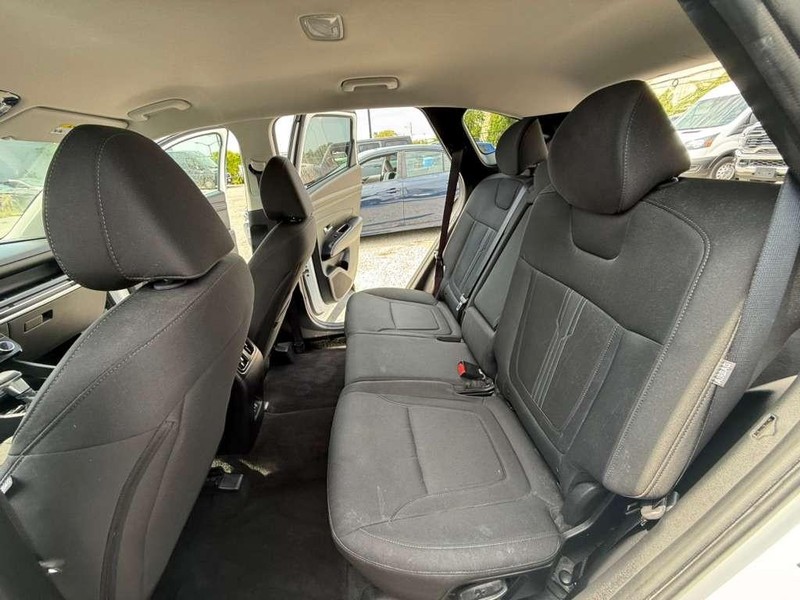 Hyundai Tucson Vehicle Full-screen Gallery Image 22