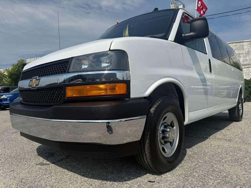 Chevrolet Express Passenger Vehicle Full-screen Gallery Image 3