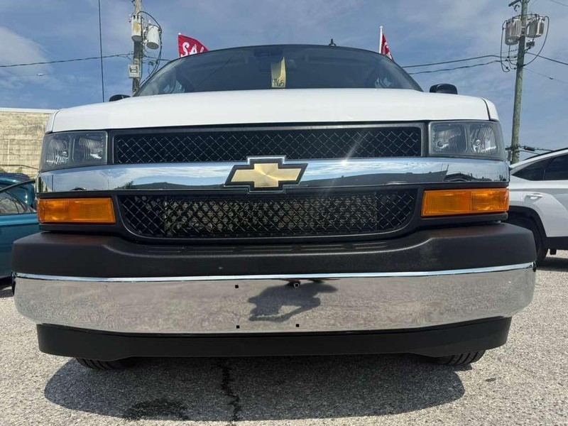 Chevrolet Express Passenger Vehicle Full-screen Gallery Image 5