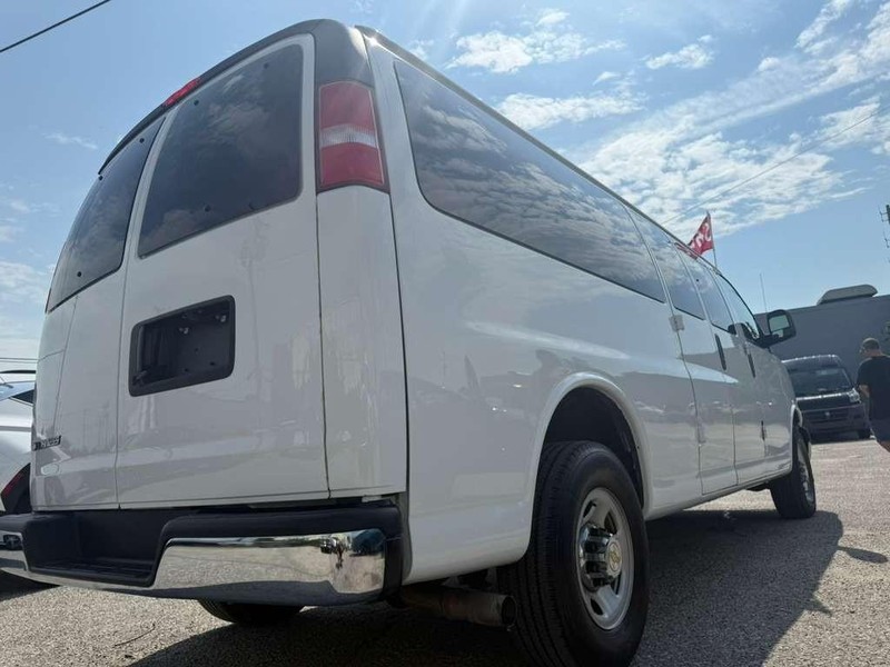 Chevrolet Express Passenger Vehicle Full-screen Gallery Image 7