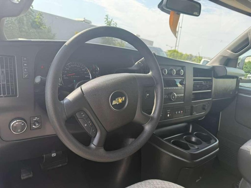 Chevrolet Express Passenger Vehicle Full-screen Gallery Image 12