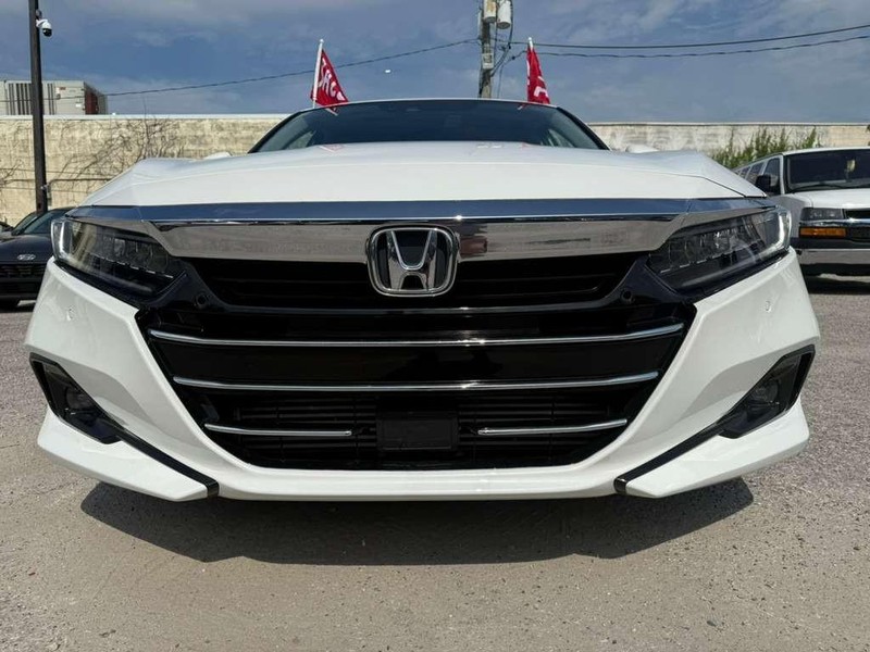 Honda Accord Sedan Vehicle Full-screen Gallery Image 5