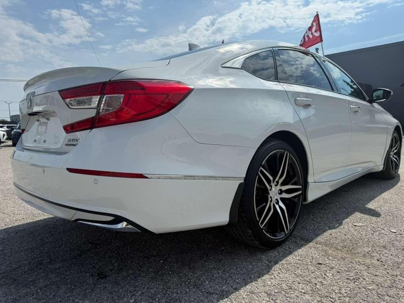 Honda Accord Sedan Vehicle Full-screen Gallery Image 9
