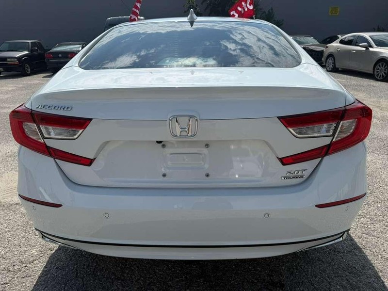 Honda Accord Sedan Vehicle Full-screen Gallery Image 10