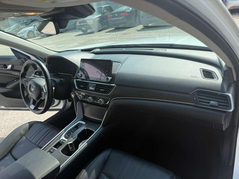Honda Accord Sedan Vehicle Full-screen Gallery Image 12