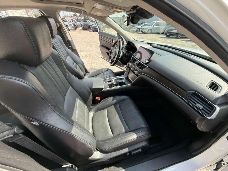 Honda Accord Sedan Vehicle Full-screen Gallery Image 13