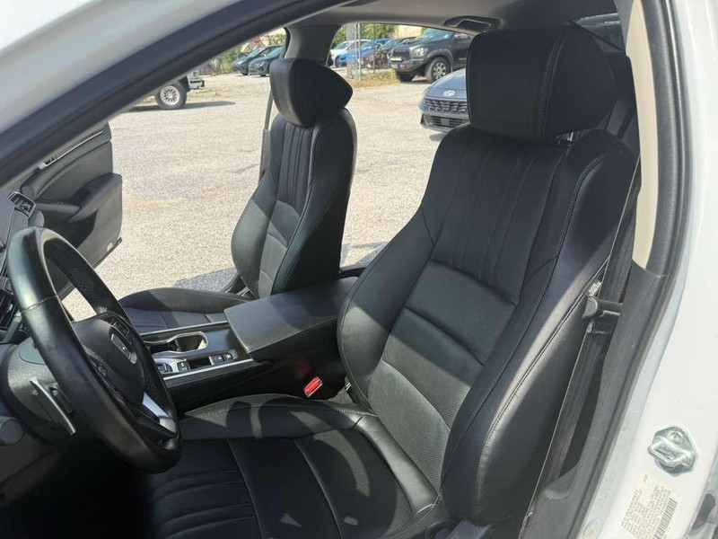 Honda Accord Sedan Vehicle Full-screen Gallery Image 20